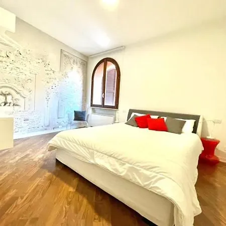 Ampia Moderna Casa Su 2 Piani Nel Cuore Di * Verona