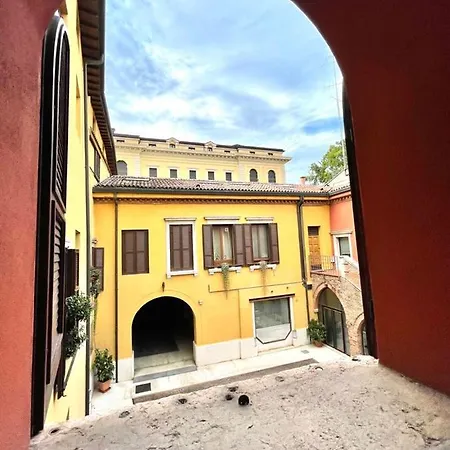 Appartamento Ampia Moderna Casa Su 2 Piani Nel Cuore Di